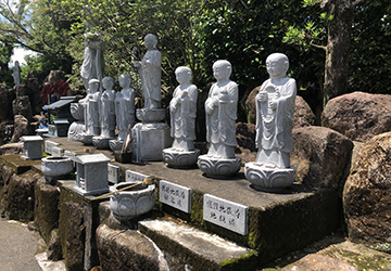 長福寺裏庭園の石仏画像