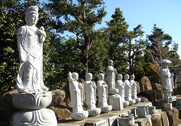 長福寺裏庭園の石仏の画像